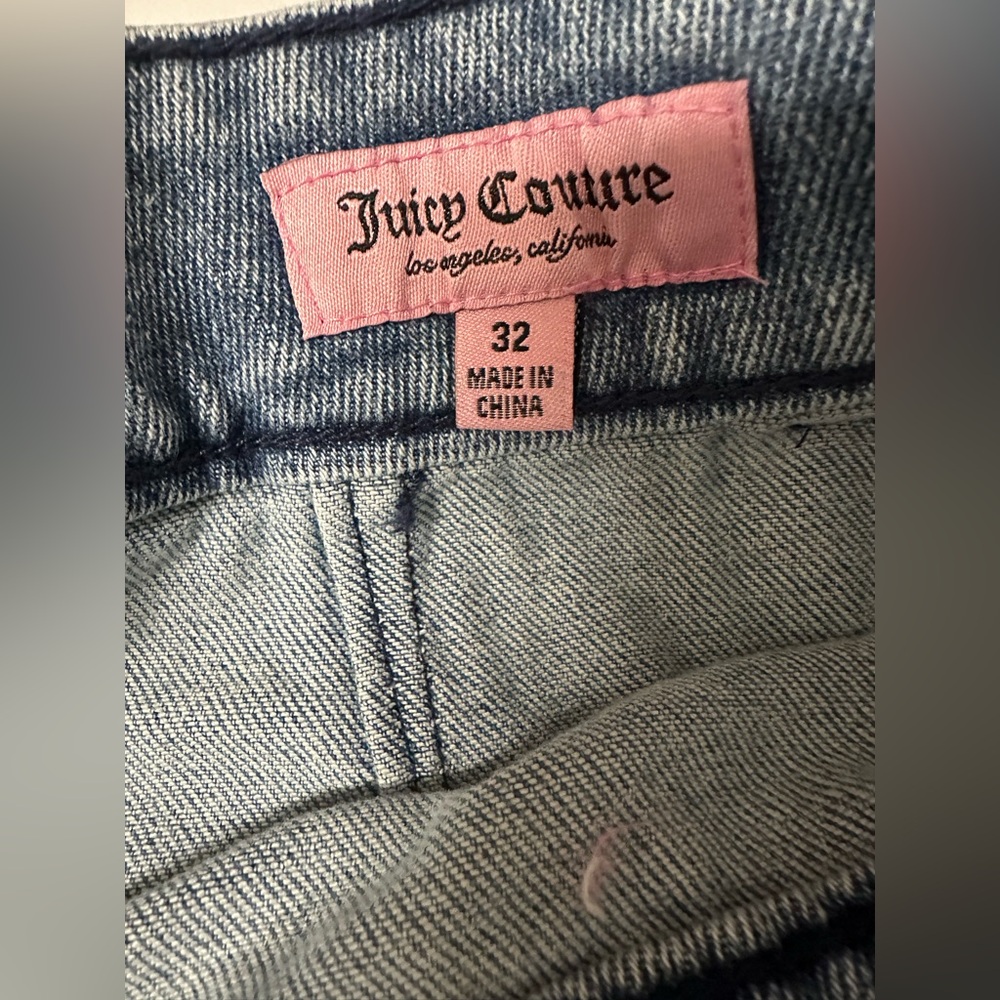Juicy Couture Denim Medium Wash Cargo
Mini Skirt Size 32 NWT - Picture 3 of 9